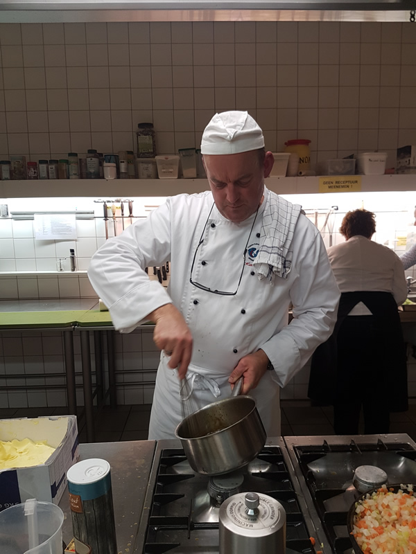 Chef aan het fornuis